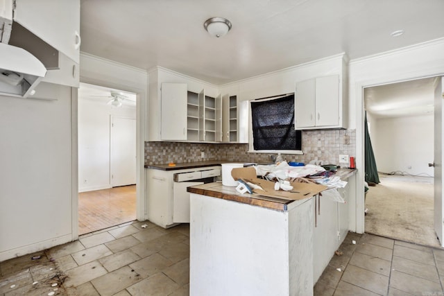 kitchen with kitchen peninsula, white cabinetry, ceiling fan, and decorative backsplash