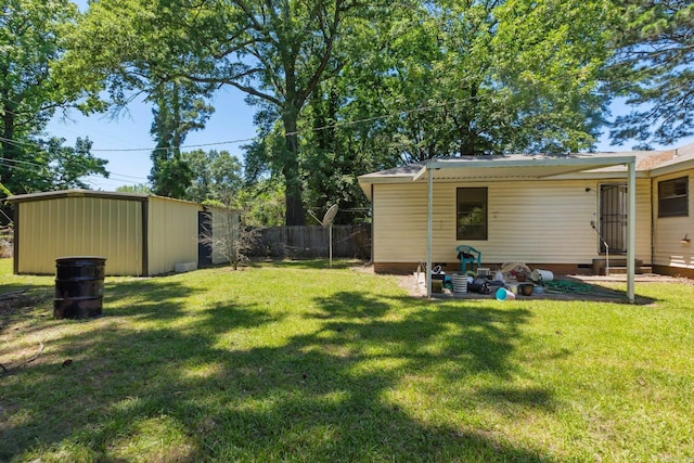 view of yard featuring a storage shed