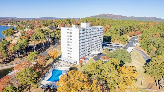 birds eye view of property featuring a mountain view