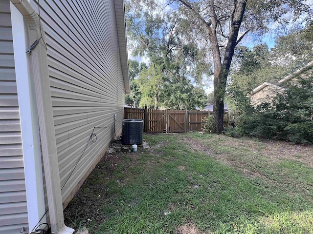 view of yard featuring cooling unit