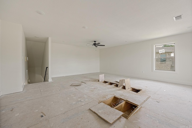 empty room featuring ceiling fan