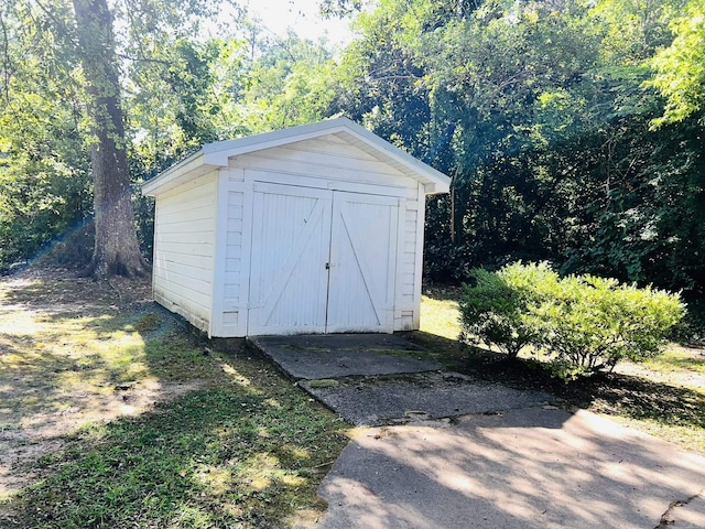 view of outbuilding