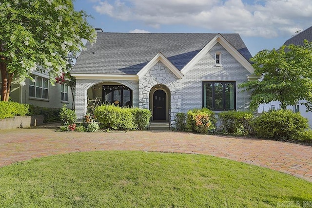 5415 Centerwood Rd, Little Rock, AR 72207 - view of front facade featuring a front yard