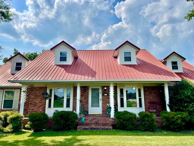 view of front of house with a front lawn