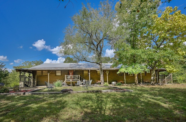 back of house featuring a yard