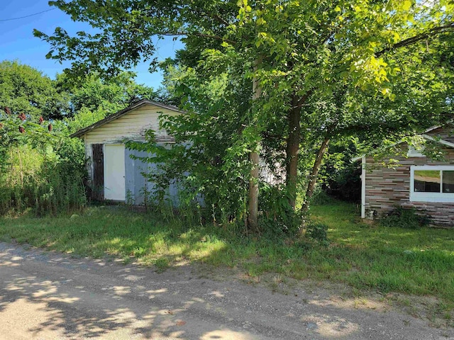 exterior space featuring a shed