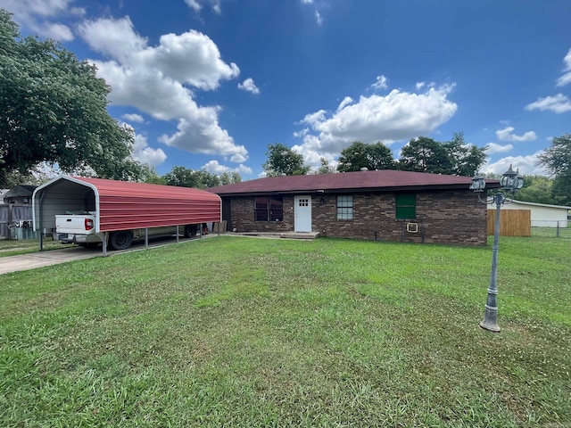 view of front of house featuring a front lawn and a carport