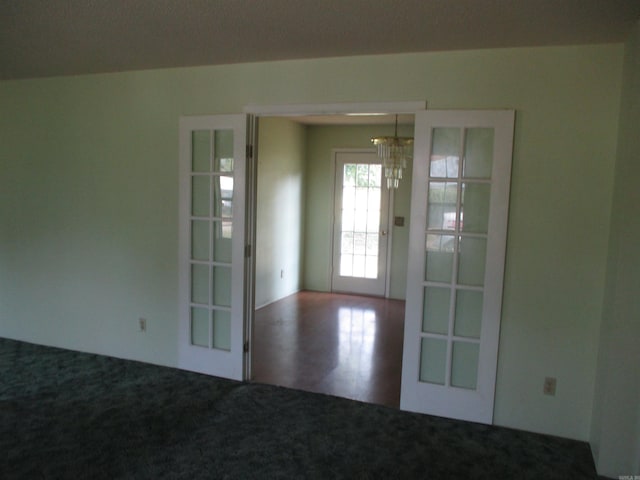 unfurnished room with a notable chandelier