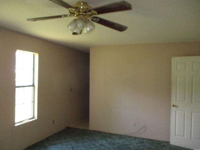 unfurnished room featuring carpet floors and ceiling fan