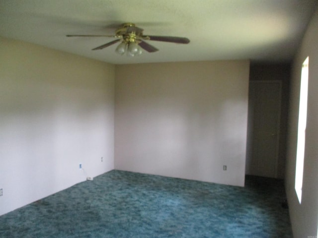 carpeted empty room featuring ceiling fan