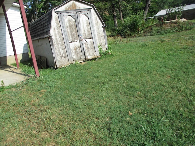 view of outdoor structure featuring a lawn