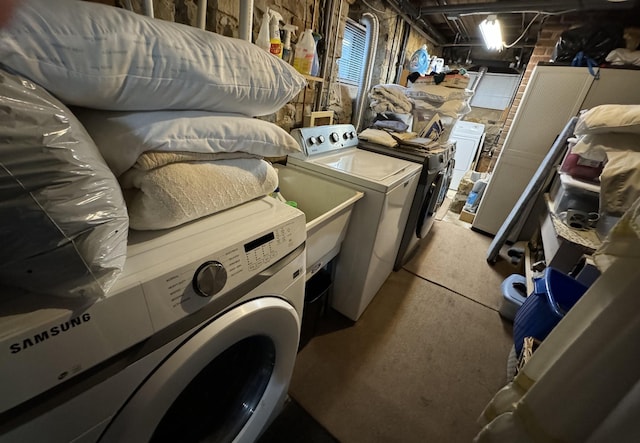 laundry room featuring washing machine and clothes dryer