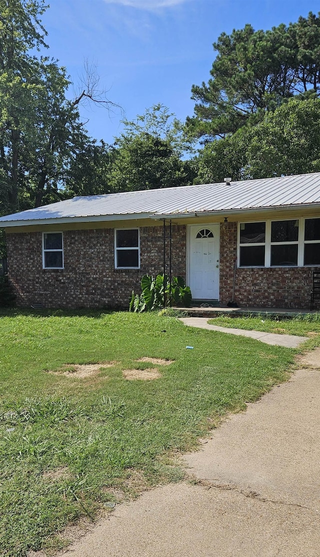 ranch-style house with a front yard