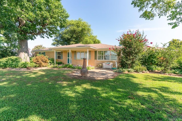 single story home featuring a front yard