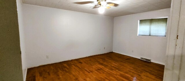 empty room featuring dark hardwood / wood-style floors and ceiling fan