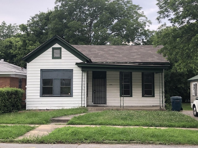 view of front of property with covered porch and a front lawn