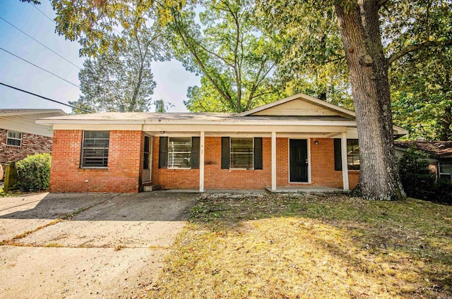 view of front of property featuring covered porch