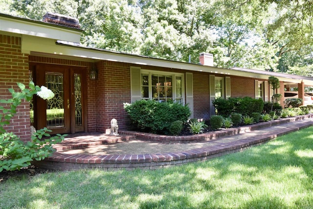 view of front facade featuring a front lawn