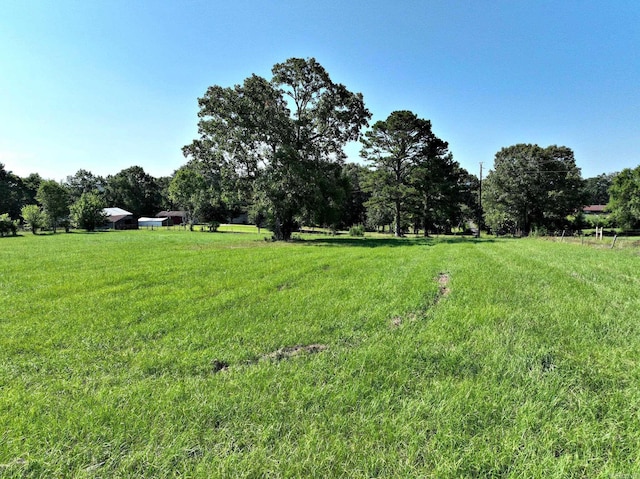 view of yard featuring a rural view