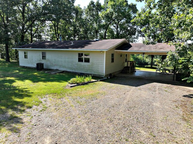 view of front of home featuring a front yard