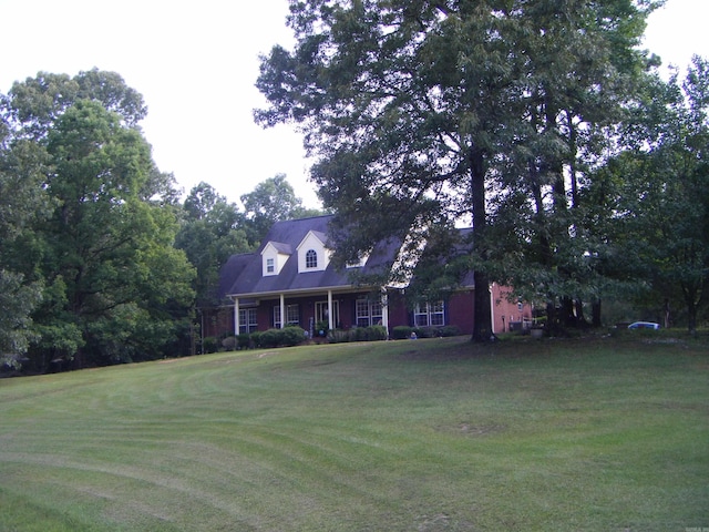 view of front facade with a front lawn