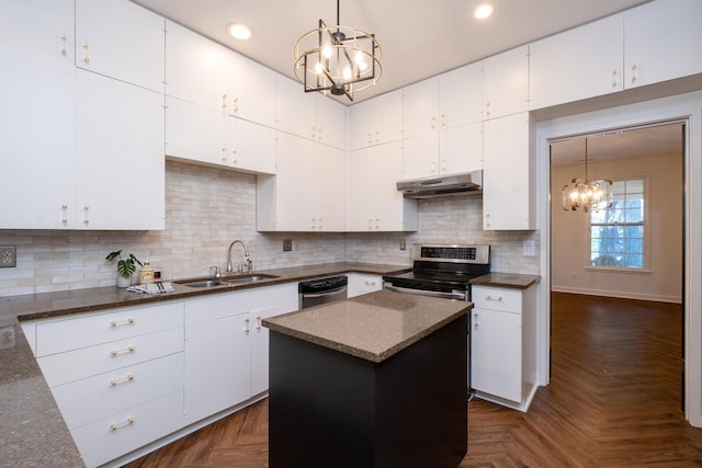 kitchen with sink, appliances with stainless steel finishes, an inviting chandelier, a center island, and dark parquet flooring