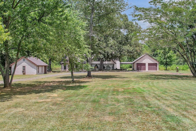 view of yard with an outdoor structure and a garage