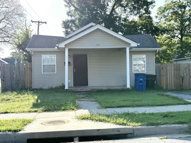 bungalow-style house featuring a front lawn