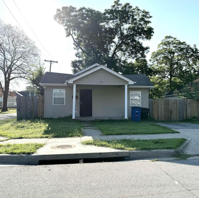 view of front of house with a front yard