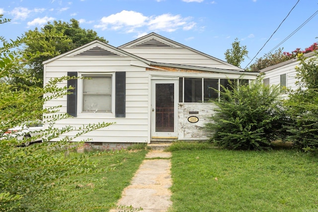 view of front of home with a front lawn