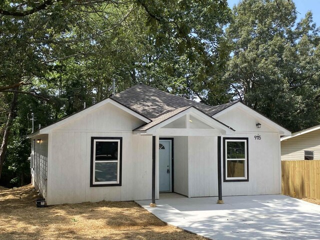 view of front of house featuring a patio area