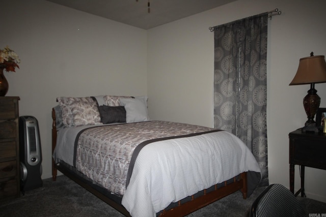 bedroom with carpet flooring