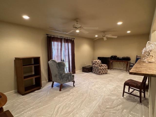 sitting room with ceiling fan