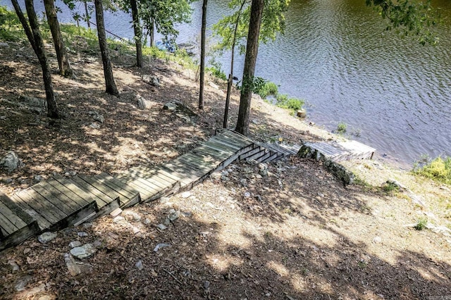 view of yard featuring a water view