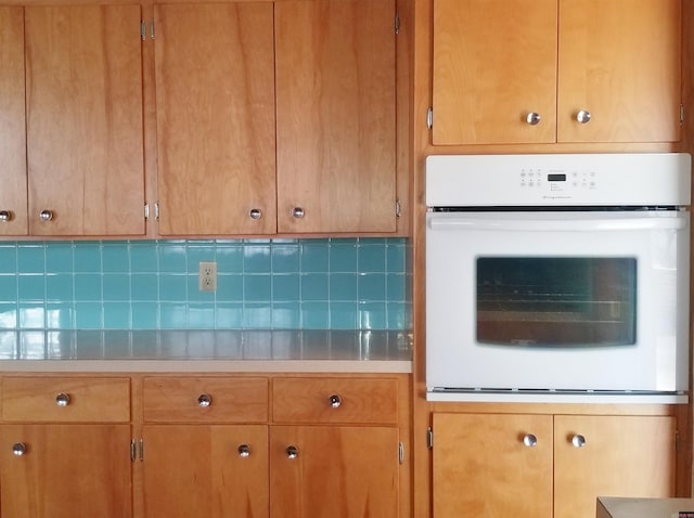 kitchen with backsplash