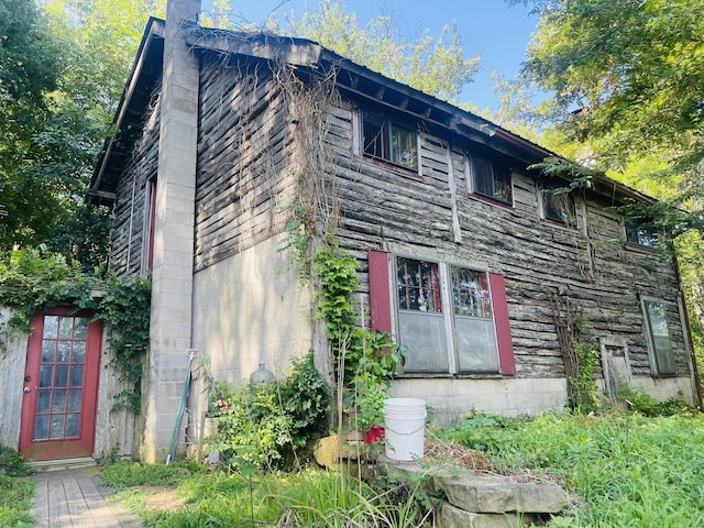 view of home's exterior