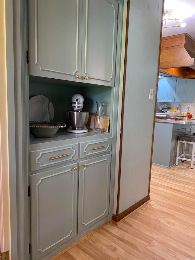 400 Neill Rd, Helena, AR 72342 - details featuring light hardwood / wood-style flooring, gray cabinets, and custom range hood