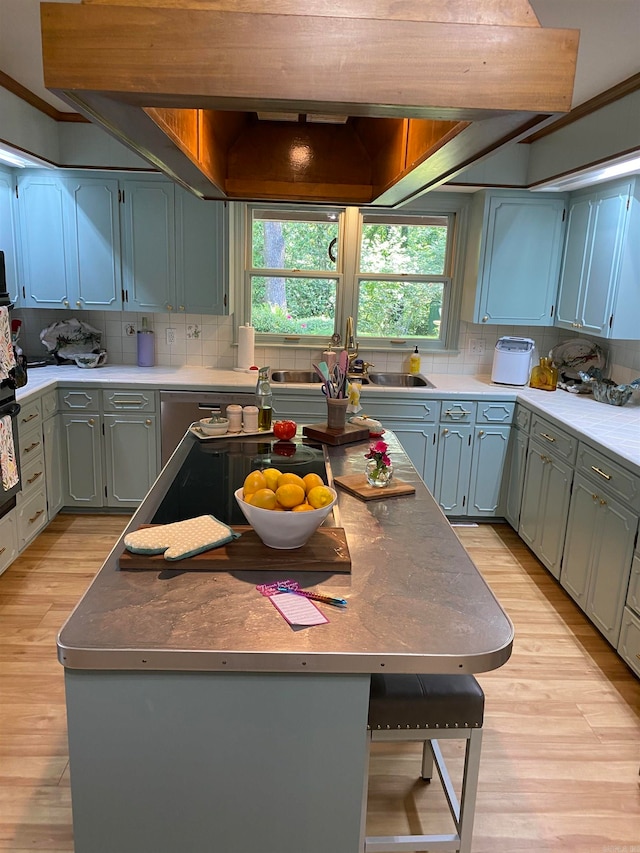 400 Neill Rd, Helena, AR 72342 - kitchen featuring a center island, light hardwood / wood-style floors, crown molding, and tasteful backsplash