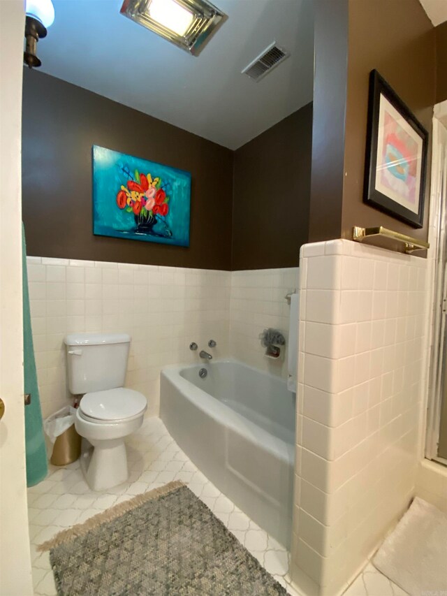 400 Neill Rd, Helena, AR 72342 - bathroom featuring tile walls, a tub, tile patterned floors, and toilet
