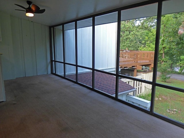 empty room featuring a ceiling fan and floor to ceiling windows