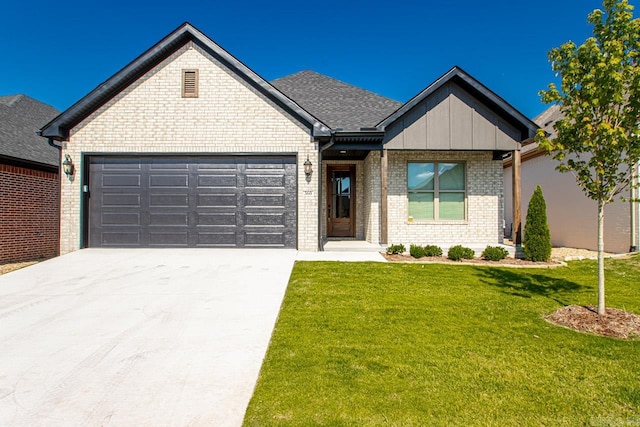 view of front facade featuring a garage and a front lawn