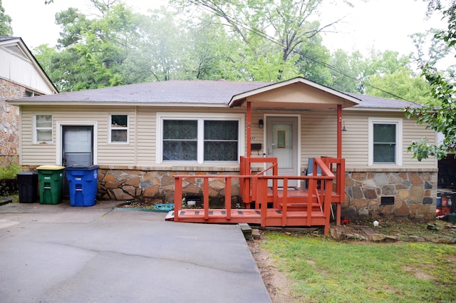 view of front facade featuring covered porch