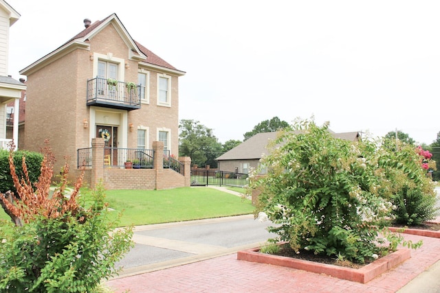 view of home's community featuring a yard