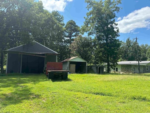 view of yard with a storage shed