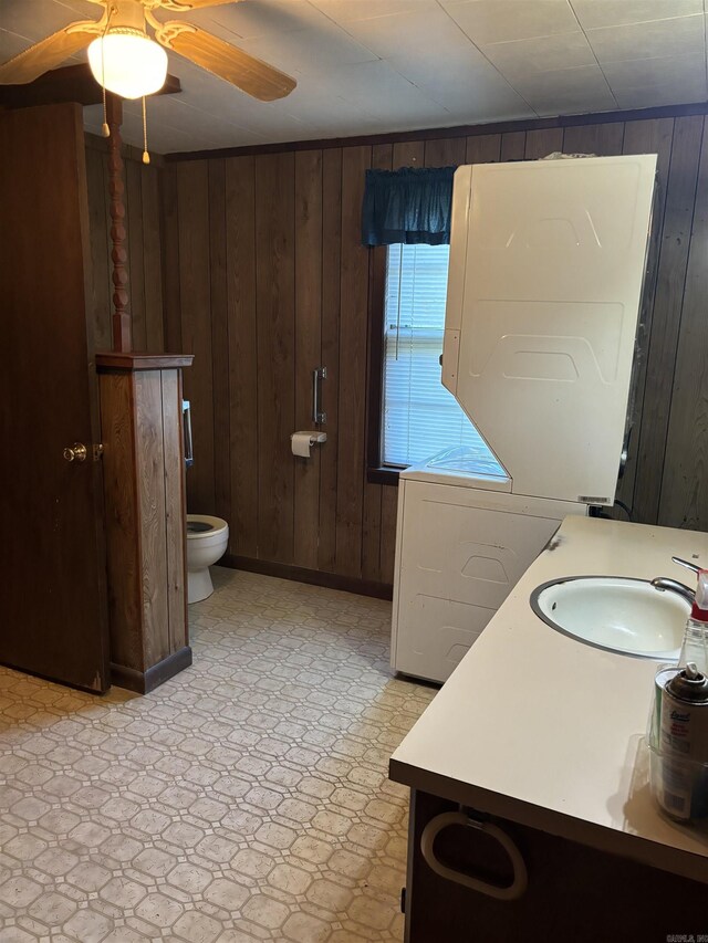 kitchen with sink, kitchen peninsula, white appliances, cream cabinets, and a textured ceiling