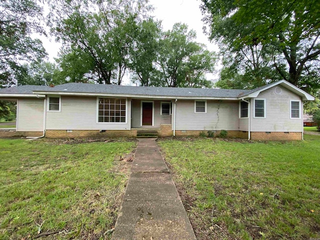 ranch-style home featuring a front lawn