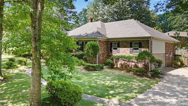 254 S Enid Ave, Russellville, AR 72801 - view of front of home featuring a garage and a front yard