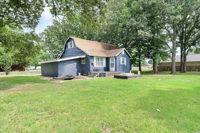 view of front facade featuring a front yard