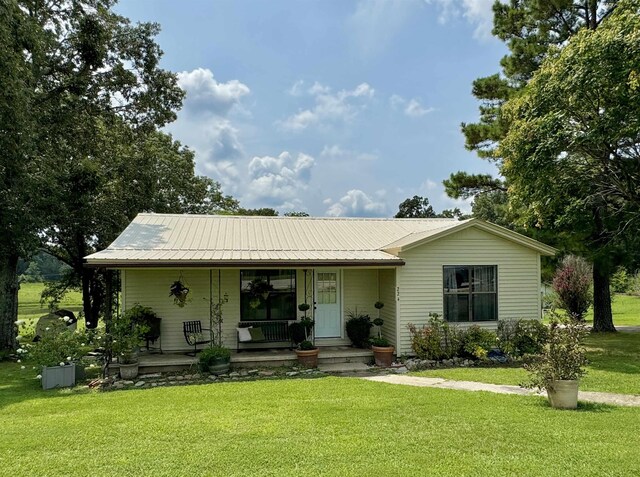 view of front of home featuring a porch and a front lawn