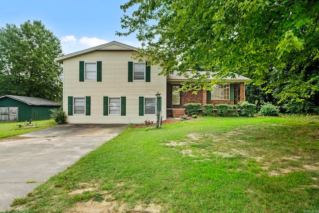 tri-level home featuring a front yard